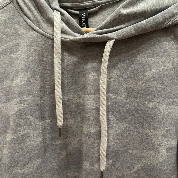 Vuori grey camo women’s lightweight hoodie- size medium- like new! - Picture 3 of 3